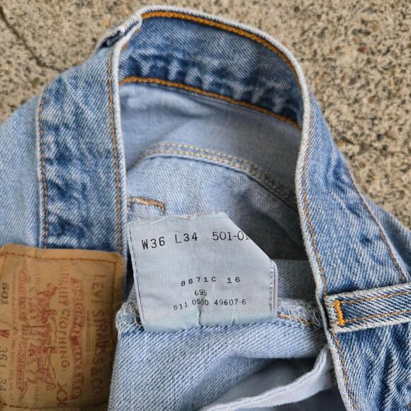 Vtg 90s LEVI'S 501 Plain Faded Straight Leg Denim Jeans Tagged 36 x 34 USA Made - Picture 6 of 8